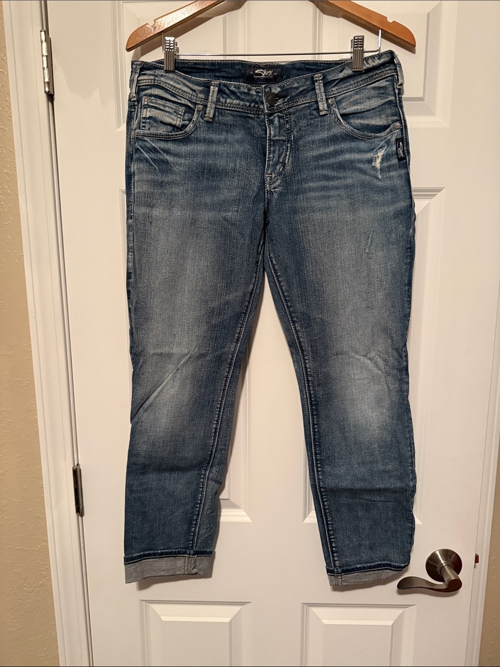 Silver Jeans Women's Mid Wash Cropped Jeans in Blue